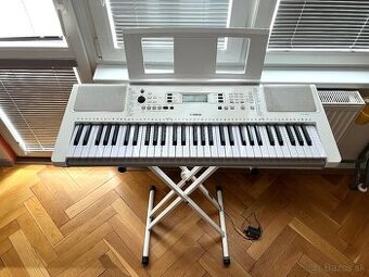Klávesy Yamaha EZ 300 s dynamikou