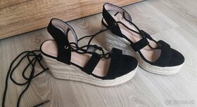 Sandále na platforme s viazačkami - NOVÉ
