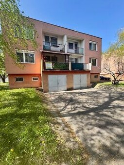 Na predaj 3 izbový byt v štvorbytovke s garážou