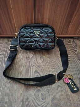 Kabelka Guess crossbody čierna lesklá