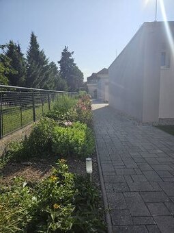 NA PRENÁJOM: Štýlový 2-izbový byt so záhradkou – Nové Mesto