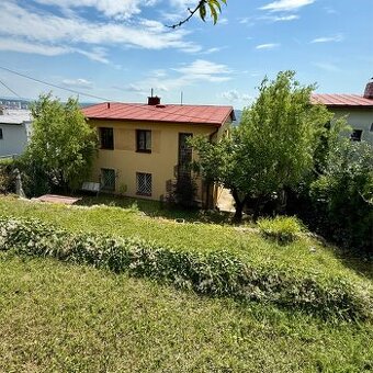 Dvojgeneračný rodinný dom – Podhradová