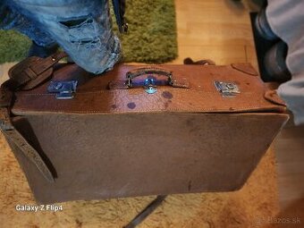 Na predaj stary kufor