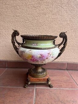 Porcelánový kvetináč s bronzovými prvkami