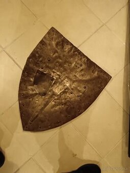 Kovov-drevený štít keltsky - 1