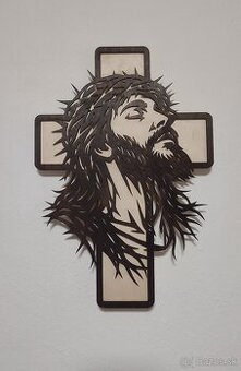 Drevený kríž s podobiznou tváre Ježiša Krista