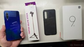 Xiaomi Mi9 SE dual 6/64GB + obal a selfie stick - 1