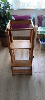 Učia veža z prvkami montessori a tabuľou