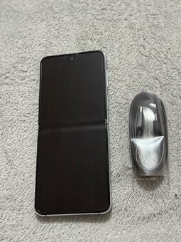 Predám Samsung Galaxy Z Flip 5 8GB Ram 512gb