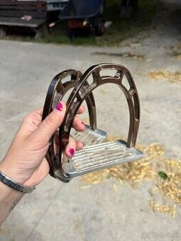 Viacero strmeňov so širokou nášlapnou plochou