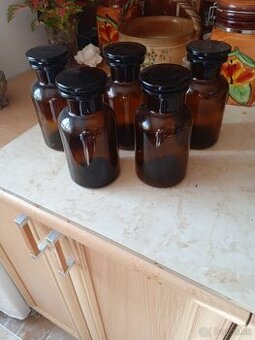 Sklenené nádoby na bylinky