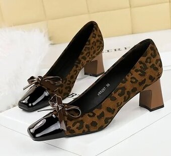 Damske elegantne lodicky na nizsom opatku