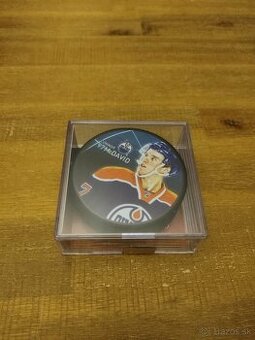 Hokejový puk Connor Mcdavid