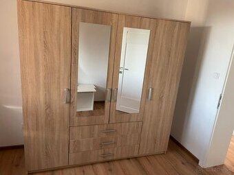 Šatníková skriňa VELLERUP 200x200