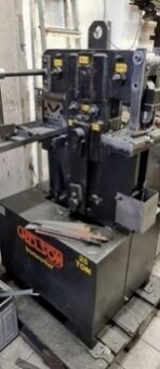 Použitý Nelson 25 t kombinovaný stroj s hydraulikou