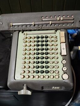 Retro kalkulačka Isa