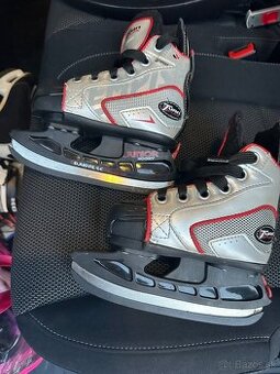 Predám detské chlapčenské korčule na ľad – nastaviteľné (27–