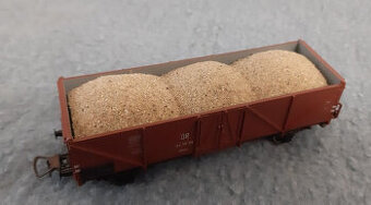 Vláčiky - model otvoreného vozňa H0 s nákladom