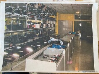 Predám predajné pulty s regálmi