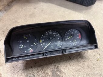 Budíky tachometra mercedes w201 190d