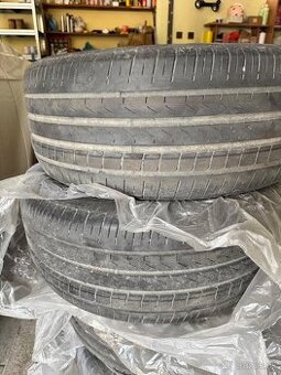 255/45 R19 100V