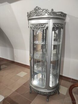 Strieborné vitríny