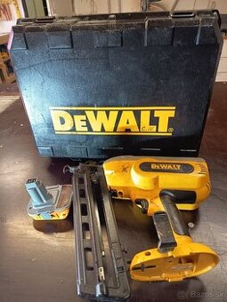 DEWALT DC618 18V klincovačka + adaptér