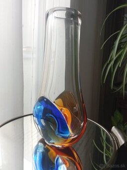 Vaza z hutného skla