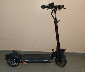 Predám Elektrická kolobežka model Crosser T4 Pneumatic 10".