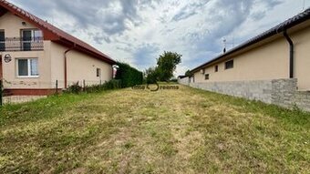 NA PREDAJ stavebný pozemok Močenok