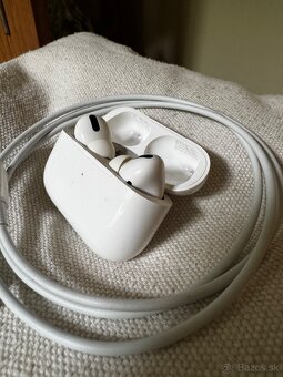 Apple AirPods Pro 1 s MagSafe s bezdrôt. nabíjacím puzdrom