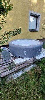 Veľká 8 miestna vírivka LAY-Z-SPA s krytom