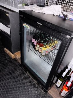 Predám barovú chladničku Forcar s presklenými dvierkami