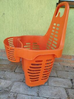 Voziky na kolieskach plastove a vozik kovovy