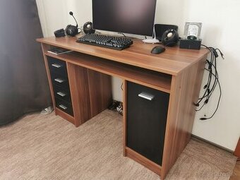 PC stolík 126 x 55 cm