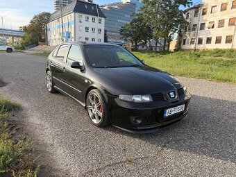 SEAT Leon Cupra R