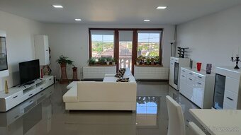 EXKLUZÍVNE: Úžasný,  6i RD s dvojgarážou,  Golianovo