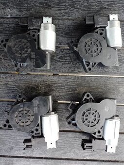 Predám motorček sťahovania okien na Mazda 6