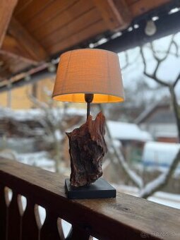 Jedinečná lampa zo samorastu
