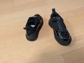Dievčenské topánky / školská obuv – veľkosť 35, veľmi málo n