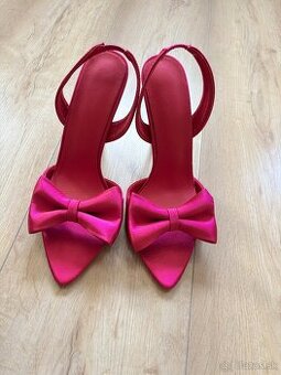 Elegantné sandále fuchsiovej farby