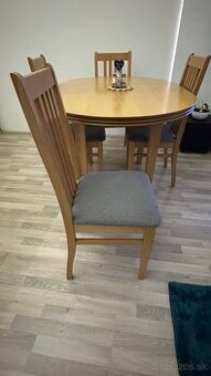 Predám 4x jedálenske stoličky, masív a poťah