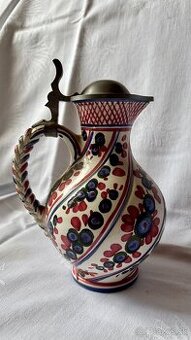 Vintage keramický fajansový džbán s kovovým poklopom