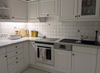 Venkovská bílá kuchyně se spotřebiči,6239