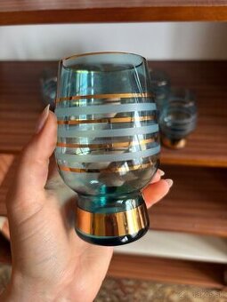 Modre pozlatene pohare