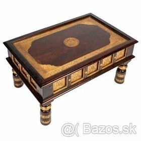 Orientálny drevený stolík s tepaním