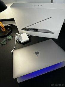 Apple MacBook Pro 2017 15,4-inch 250 GB Intel Core i7 - 1