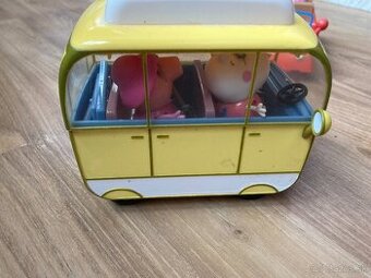 Peppa Pig malý karavan+červené auto+kamaráti Peppa Pig