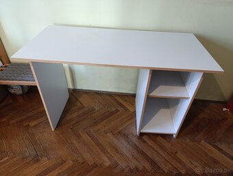 Písací stôl ikea