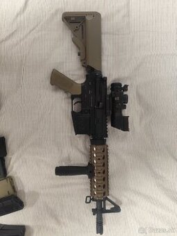 Airsoft zbraň M4 ris E&C